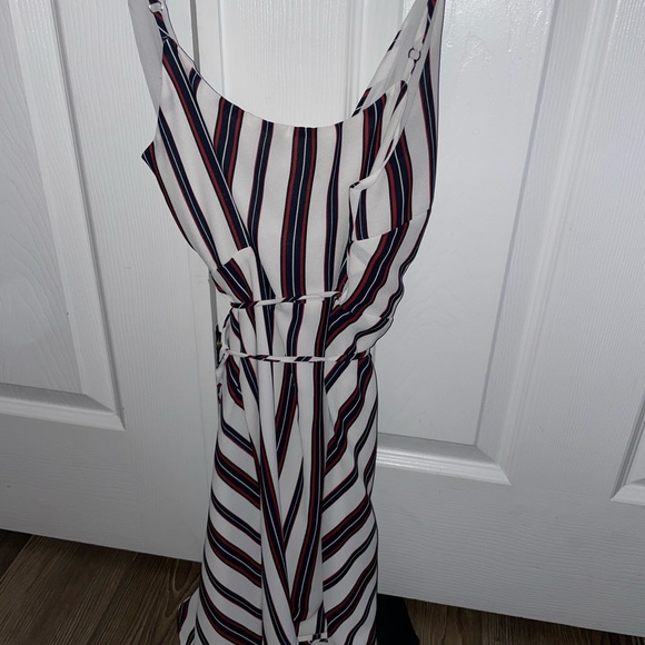 White and burgundy mini wrap dress - Picture 2 of 3